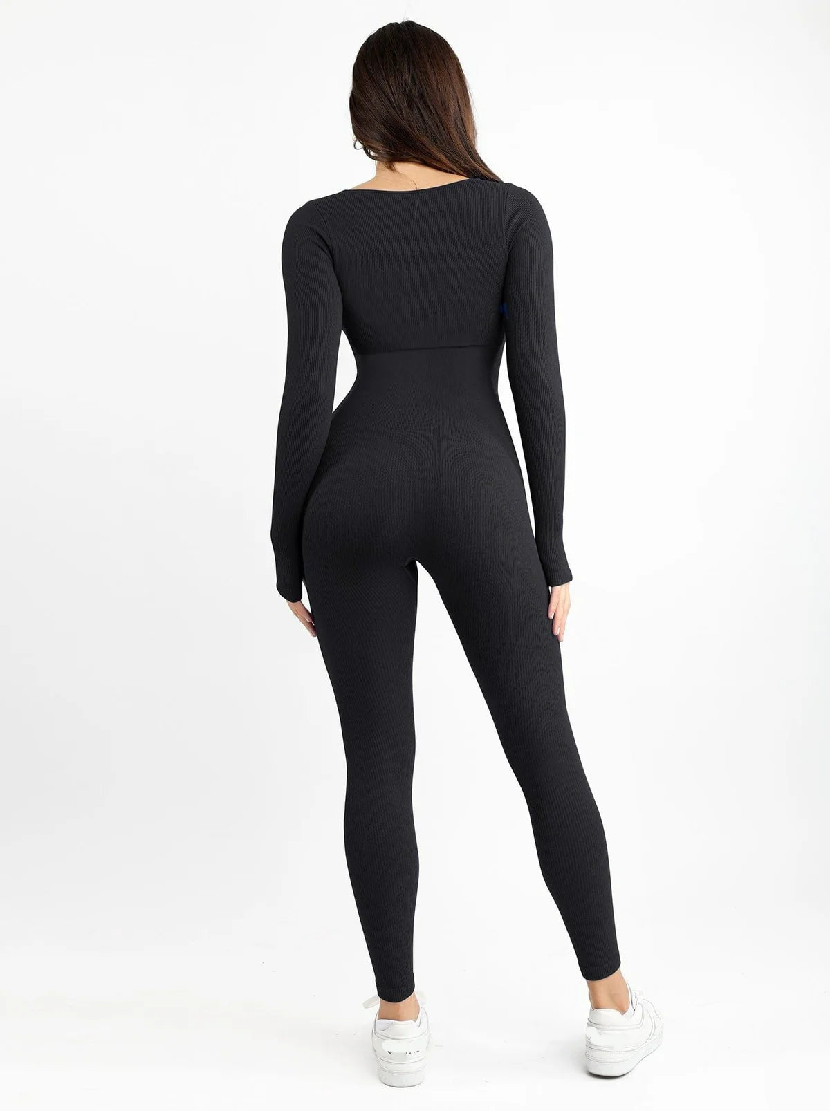 A Long sleeves jumpsuit active wear